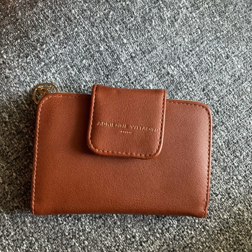 Adrienne Vittadini wallet